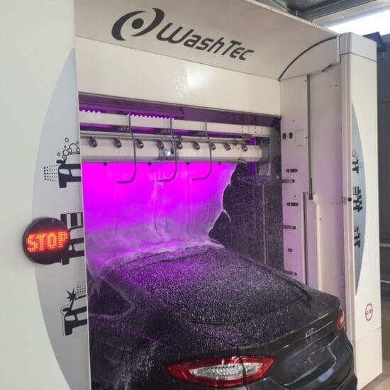 Spalatoria automată cu sau fără perii: care este alegerea potrivită pentru afacerea ta?